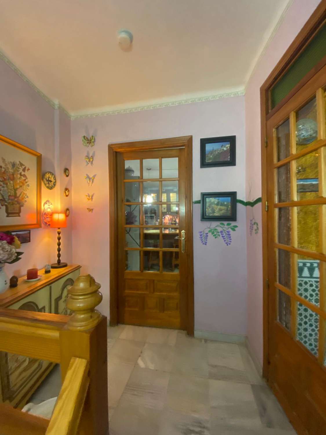 Vivienda unifamiliar adosada indepediente formada por, planta sotano almacen, planta baja local comercial, y planta primera vivienda