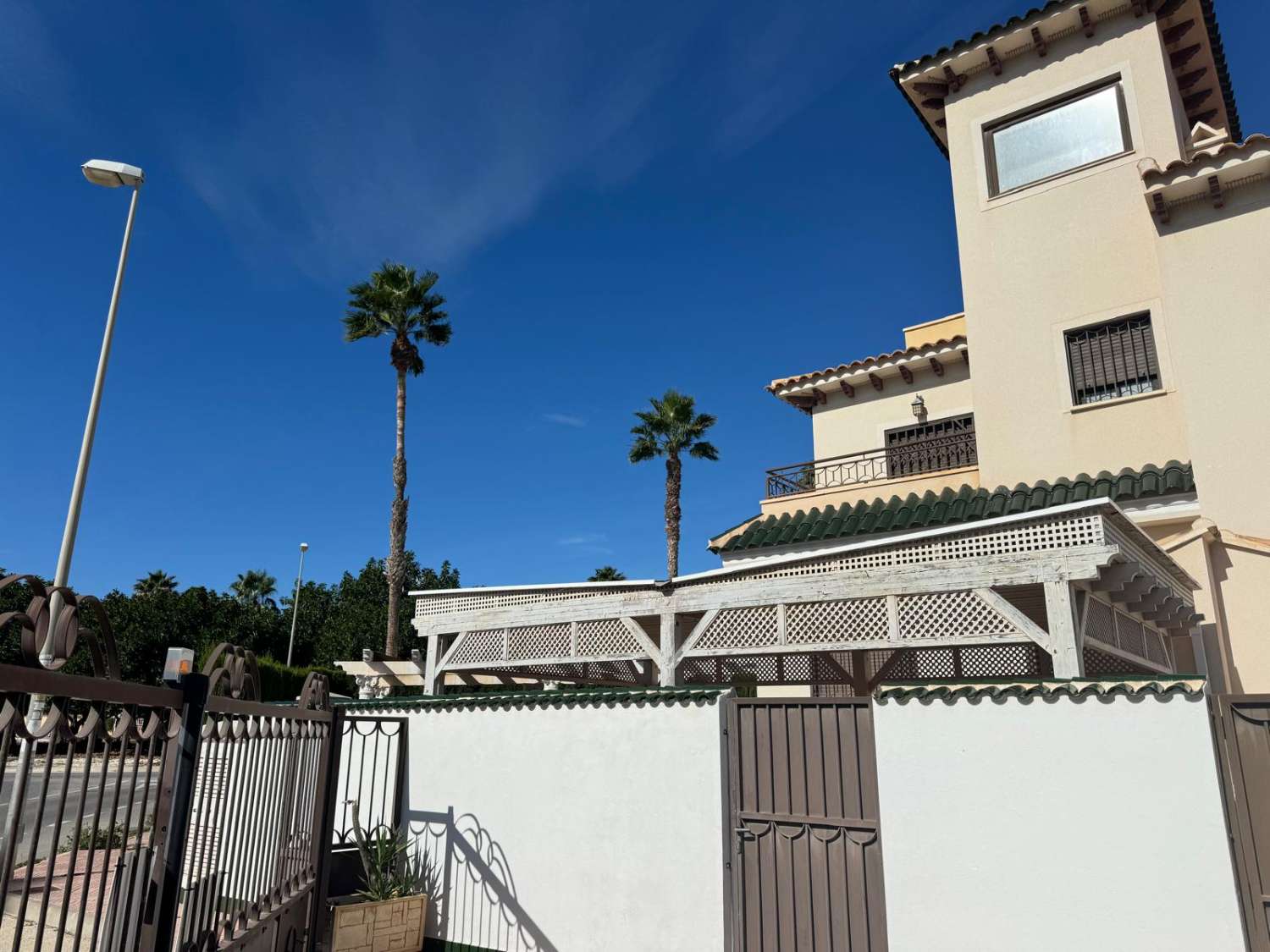 Vivienda unifamiliar de dos, plantas, tipo duplex