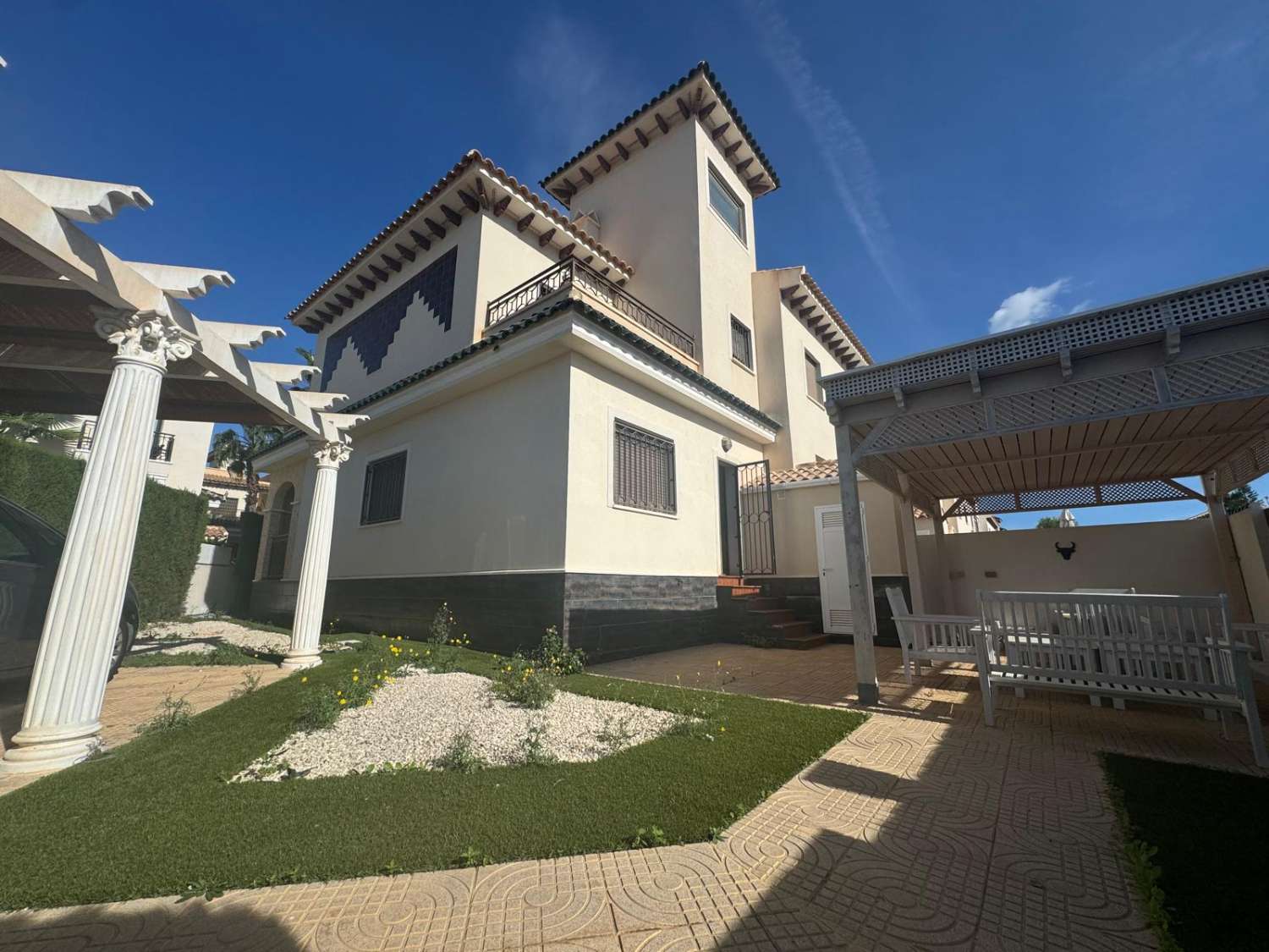 Vivienda unifamiliar de dos, plantas, tipo duplex