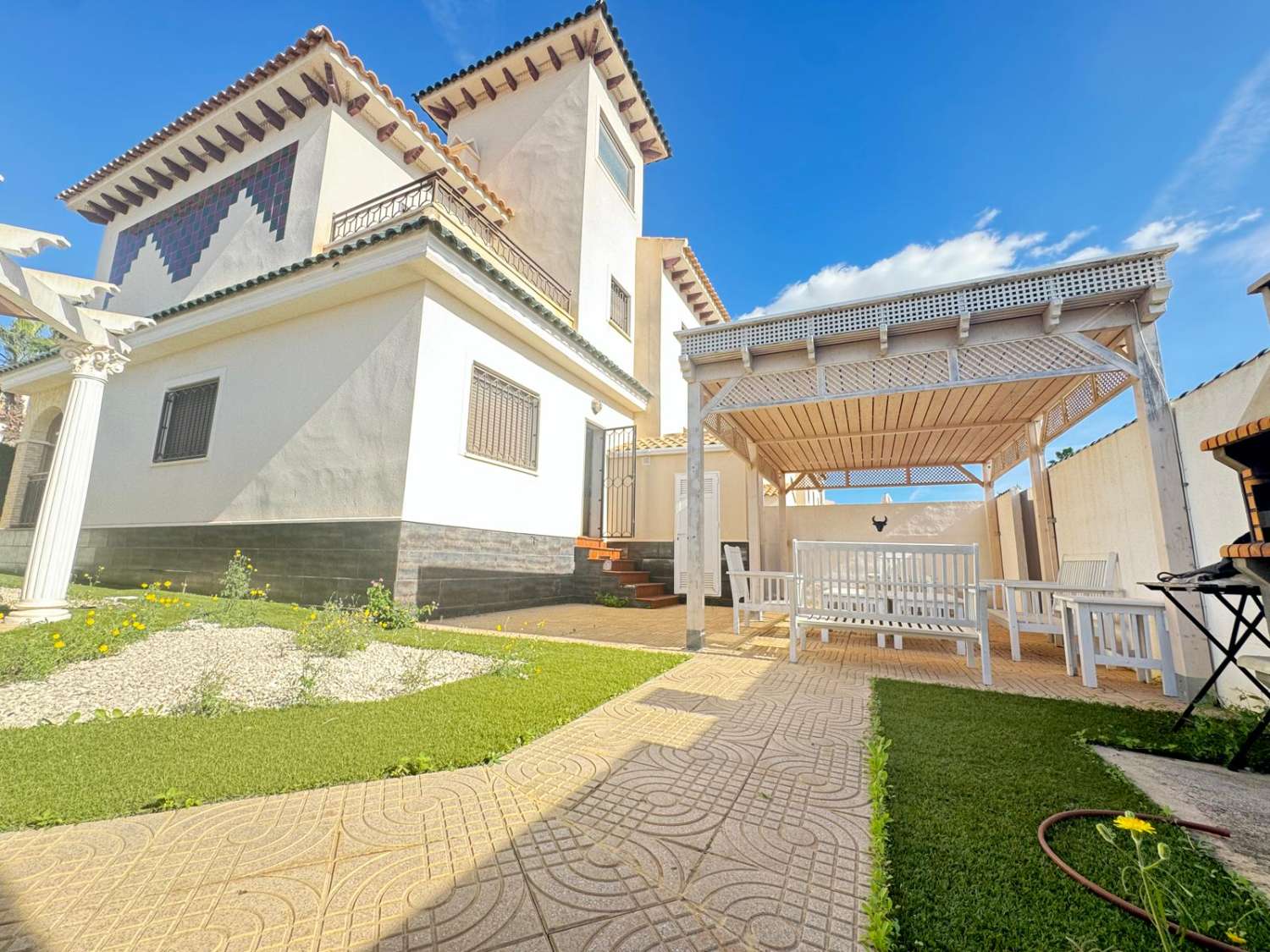 Vivienda unifamiliar de dos, plantas, tipo duplex