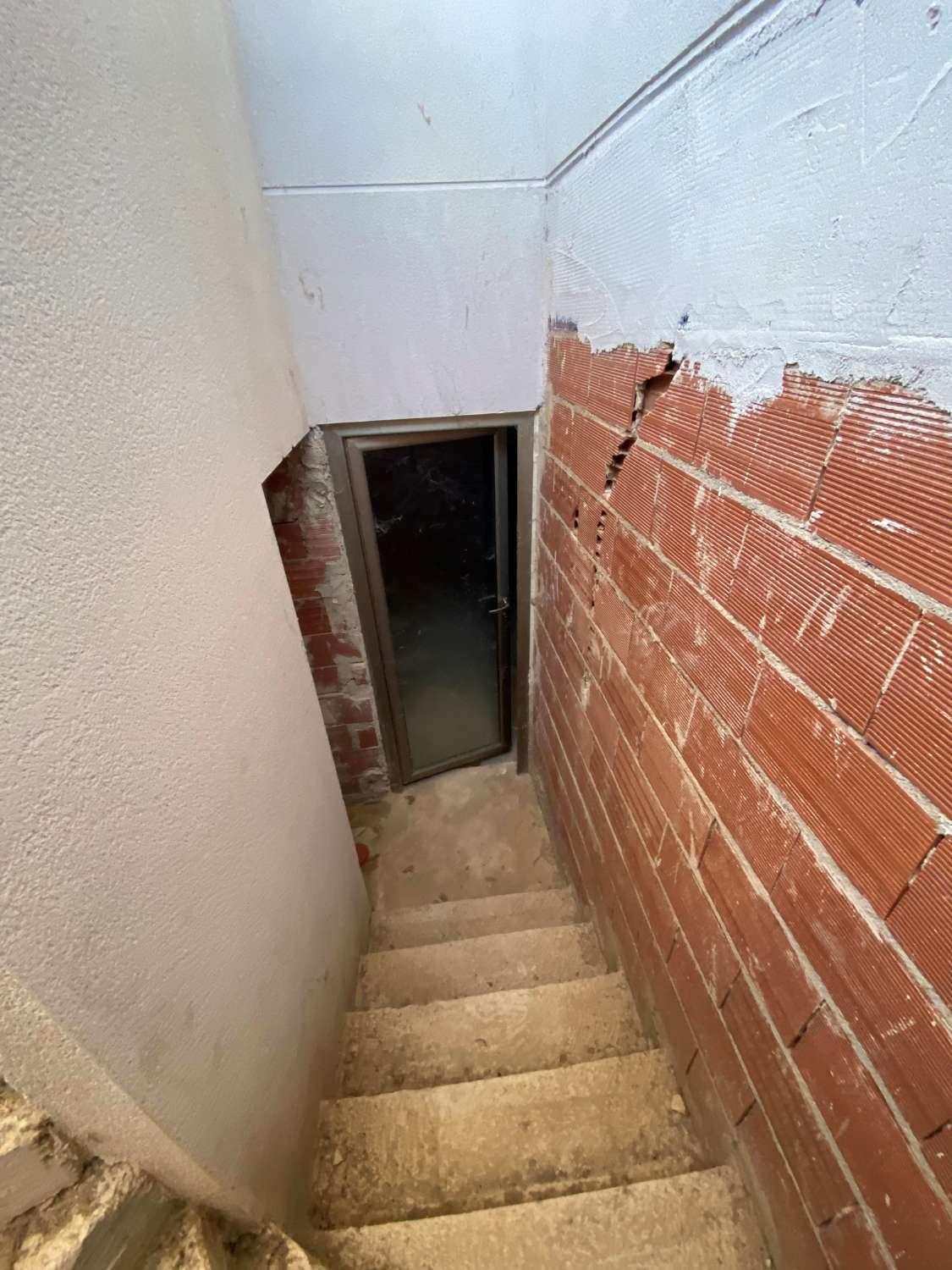 Alquiler de local comercial. Céntrico en zona comercial de Ciudad Quesada. Rojales.  Apto para tienda y oficinas.