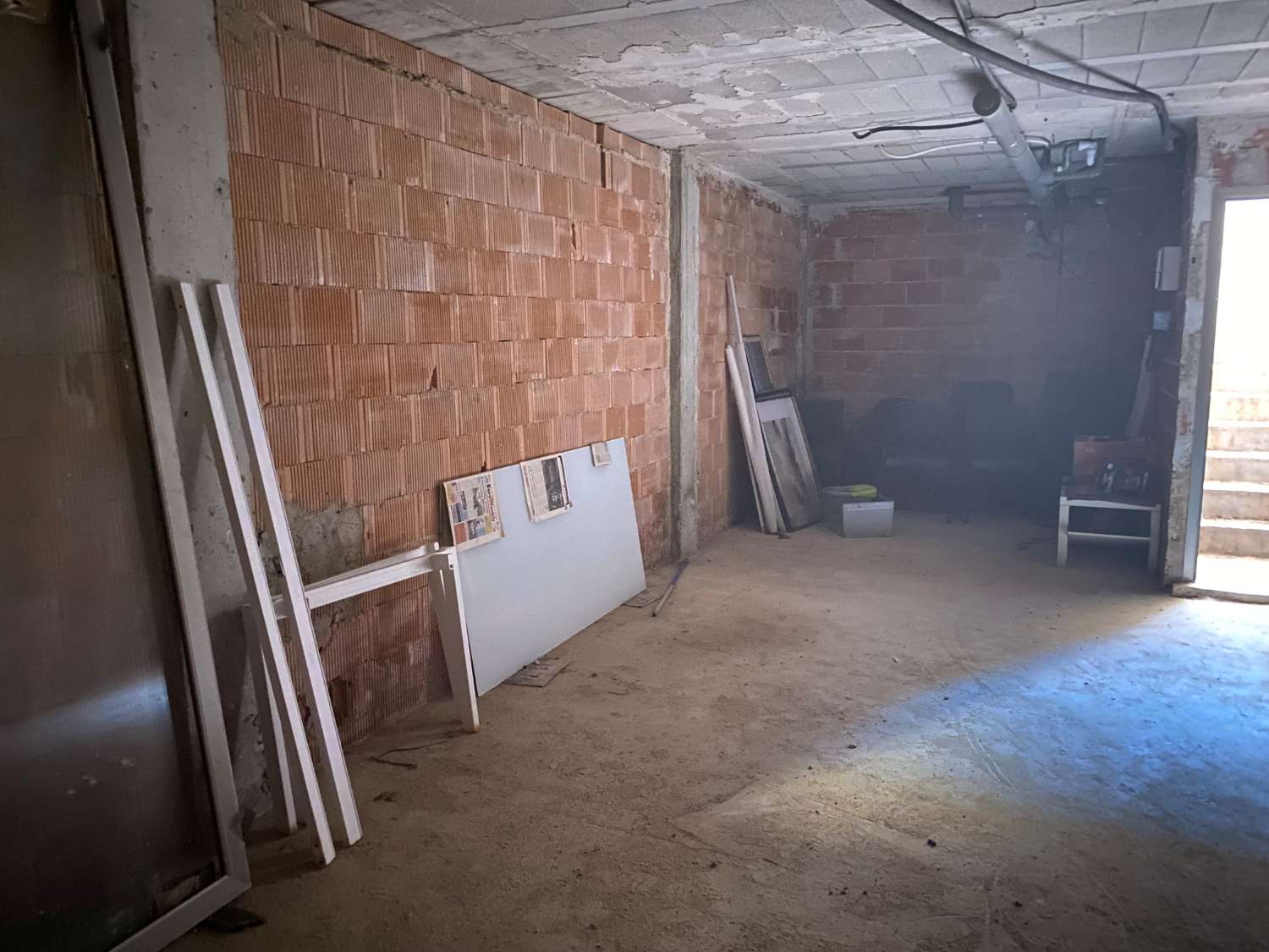 Alquiler de local comercial. Céntrico en zona comercial de Ciudad Quesada. Rojales.  Apto para tienda y oficinas.